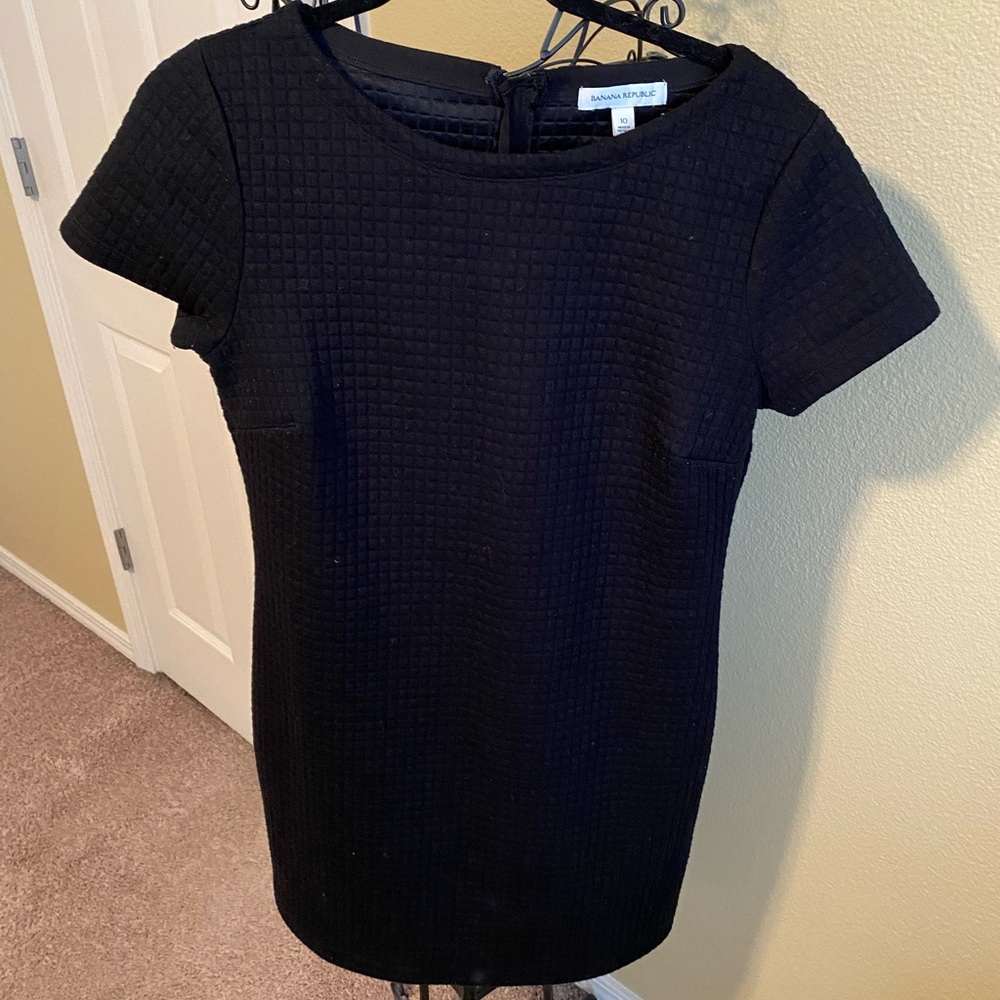 Banana Republic Quilted Shift Dress in Black (size 10)